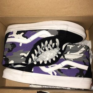 Vans ( POP CAMO) BLACK & PURPLE